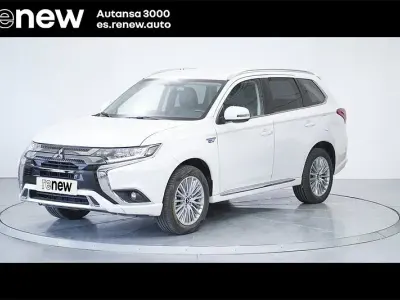 Usado Mitsubishi Outlander P-HEV Motion 230 CV (169 kW) 2019 Blanco Familiar