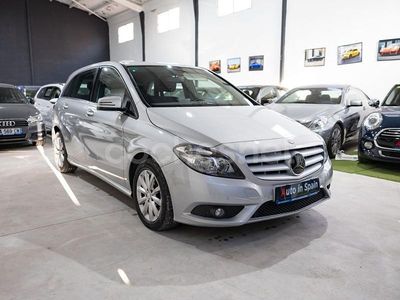 Usado Mercedes B180 109 CV (80 kW) 2012 Gris Monovolumen
