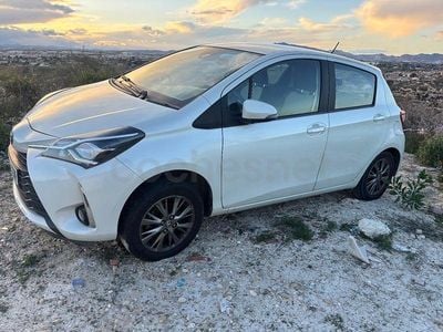 Usado Toyota Yaris Active 111 CV (81 kW) 2020 Blanco Berlina