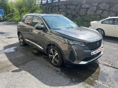 Usado Peugeot 3008 Allure 225 CV (165 kW) 2021 Gris / plata SUV