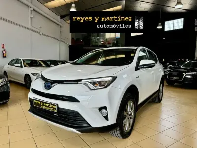 Usado Toyota RAV4 Hybrid Advance 197 CV (144 kW) 2018 Blanco SUV
