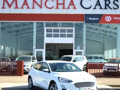 Używany Ford Focus Trend 120 KM (88 kW) 2021 Biały Sedan/Limuzyna