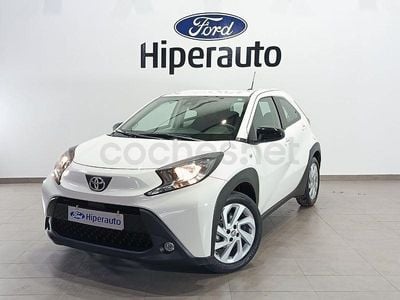 Usado Toyota Aygo X Play 72 CV (52 kW) 2023 Blanco SUV