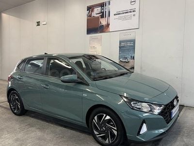 Usado Hyundai i20 100 CV (73 kW) 2023 Verde Utilitario