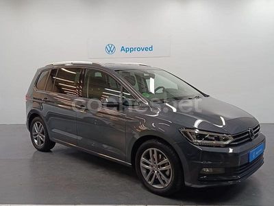 Gris / plata Usado 2024 VW Touran Monovolumen | 39.300 €