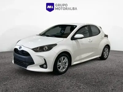 Usado Toyota Yaris Plus 116 CV (85 kW) 2022 Blanco Utilitario