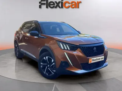 Usado Peugeot 2008 Allure 131 CV (96 kW) 2021 Naranja SUV