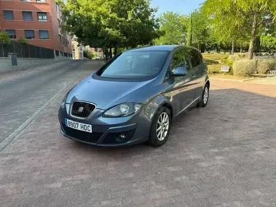 Usado Seat Altea Reference 105 CV (77 kW) 2011 Azul Monovolumen