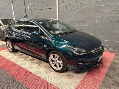 Usado Opel Astra Selective 110 CV (80 kW) 2016 Verde Berlina