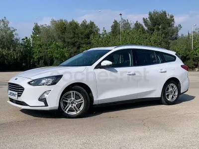 Begagnad Ford Focus Trend 120 HK (88 kW) 2021 Vit Kombi