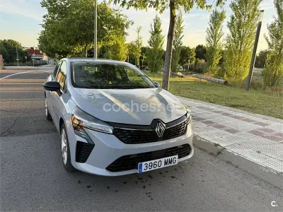 Usado Renault Clio V Evolution 90 CV (66 kW) 2023 Gris / plata Berlina