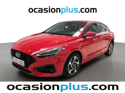 Usado Hyundai i30 100 CV (73 kW) 2025 Rojo Utilitario