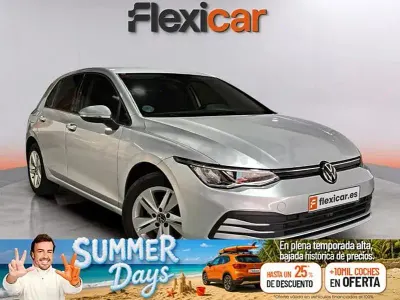 Usado VW Golf VIII Life 115 CV (84 kW) 2021 Gris / plata Berlina