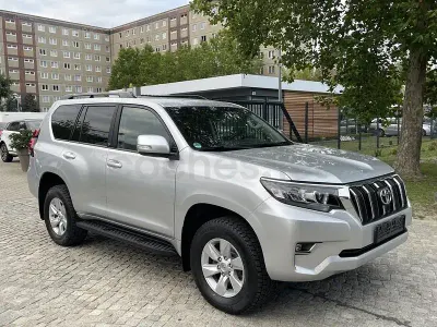 Usado Toyota Land Cruiser 177 CV (130 kW) 2019 Gris / plata SUV