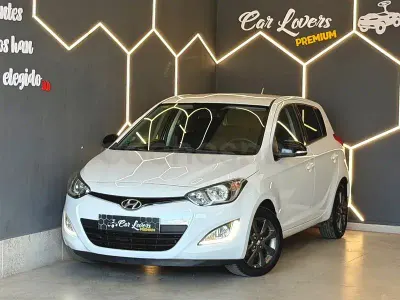 Usado Hyundai i20 85 CV (62 kW) 2014 Blanco Utilitario