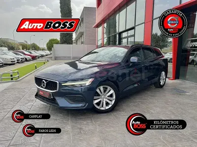 Usado Volvo V60 Momentum 150 CV (110 kW) 2018 Azul Familiar