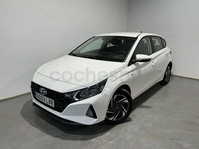 Begagnad Hyundai i20 100 HK (73 kW) 2021 Vit Halvkombi