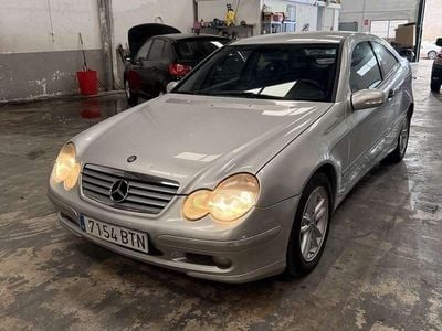 Plateado Usado 2002 Mercedes C220 Coupe | 3950 € (Precio justo)