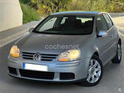 Usado VW Golf IV Highline 140 CV (102 kW) 2006 Gris / plata Berlina