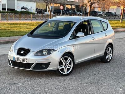 Usado Seat Altea XL Style 105 CV (77 kW) 2012 Gris / plata Monovolumen
