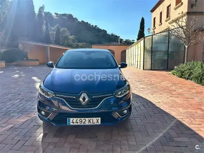 Usado Renault Mégane IV Zen 130 CV (95 kW) 2018 Azul Berlina
