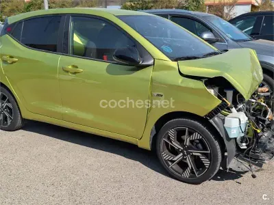 Usado Hyundai i10 N Line 84 CV (61 kW) 2024 Verde Utilitario