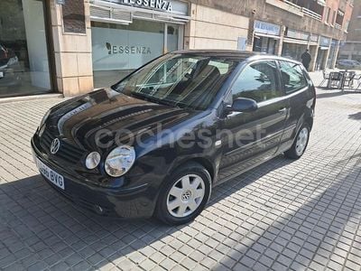 Usado VW Polo Highline 75 CV (55 kW) 2002 Negro Berlina