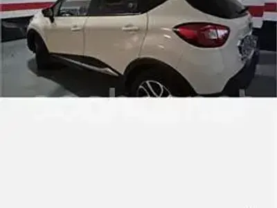 Usado Renault Captur Zen 120 CV (88 kW) 2016 Beige SUV