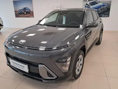 Usado Hyundai Kona 120 CV (88 kW) 2023 Gris / plata SUV