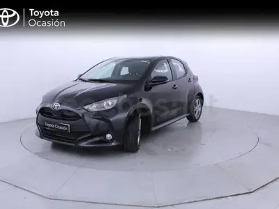 Usado Toyota Yaris Hybrid Active 116 CV (85 kW) 2025 Negro Berlina