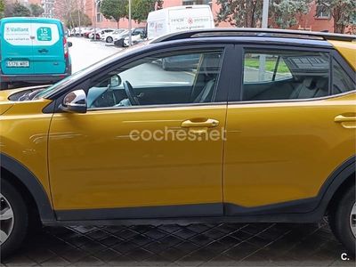 Käytetty Kia Stonic 100 HP (73 kW) 2020 Keltainen Katumaasturi