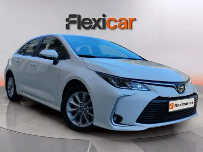 Używany Toyota Corolla Active 122 KM (89 kW) 2022 Biały Sedan/Limuzyna