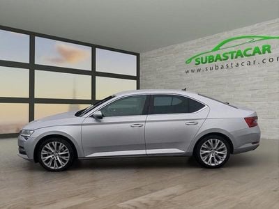 Usado Skoda Superb Style 218 CV (160 kW) 2021 Gris plata metalizado Berlina