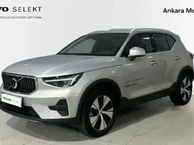 Usado Volvo XC40 211 CV (155 kW) 2023 Gris / plata SUV