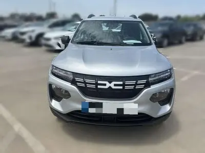 Usado Dacia Spring Expression 33 kW (45 CV) 2023 Gris Utilitario