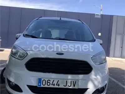 Usado Ford Tourneo Courier Ambiente 75 CV (55 kW) 2015 Blanco Monovolumen
