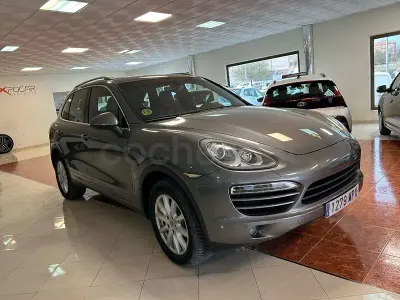 Käytetty Porsche Cayenne 245 HP (180 kW) 2012 Harmaa Katumaasturi