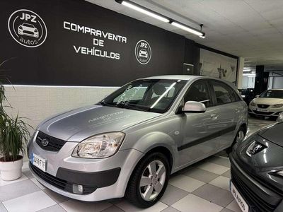 Gris Usado 2007 Kia Rio Active Utilitario | 3990 € (Precio justo)