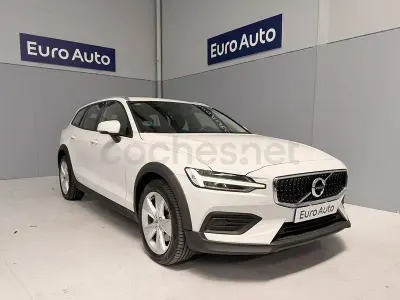 Usado Volvo V60 CC 190 CV (139 kW) 2021 Blanco Familiar