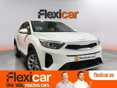 Usado Kia Stonic 84 CV (61 kW) 2022 Blanco SUV