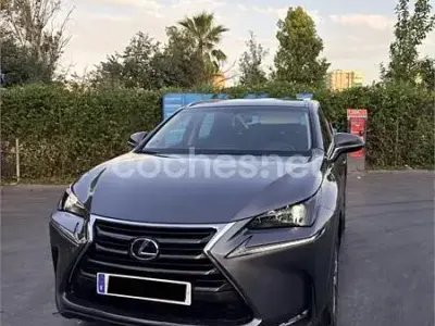 Usado Lexus NX300h Executive Line 197 CV (144 kW) 2016 Gris / plata SUV