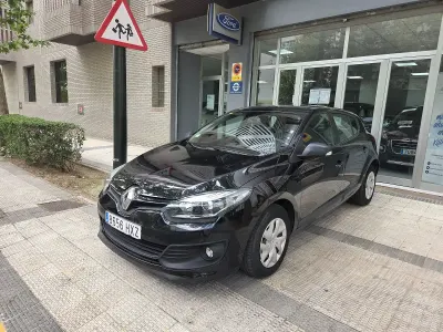 Usado Renault Mégane III Life 116 CV (85 kW) 2014 Negro Utilitario