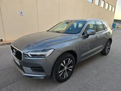 Usado Volvo XC60 Momentum 197 CV (144 kW) 2020 Gris / plata SUV