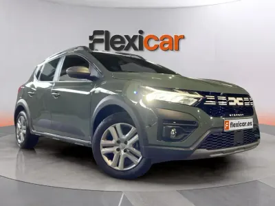 Usado Dacia Sandero Essentiel 91 CV (66 kW) 2023 Verde Berlina