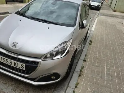 Usado Peugeot 208 82 CV (60 kW) 2018 Blanco Utilitario