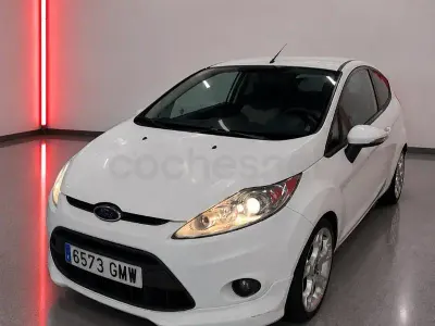 Usado Ford Fiesta Sport 90 CV (66 kW) 2008 Blanco Utilitario