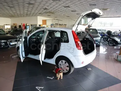 Usado Ford Fiesta Futura 90 CV (66 kW) 2007 Blanco Utilitario