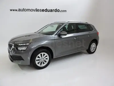 Usado Skoda Kamiq Ambition 110 CV (80 kW) 2023 Gris / plata SUV
