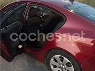 Usado Opel Insignia Cosmo 130 CV (95 kW) 2010 Rojo Berlina
