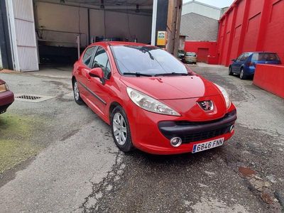 Usado Peugeot 207 110 CV (80 kW) 2007 Rojo Berlina